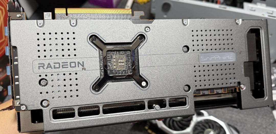 【美品】NITRO+Radeon RX7800XT GAMING OC 16GB