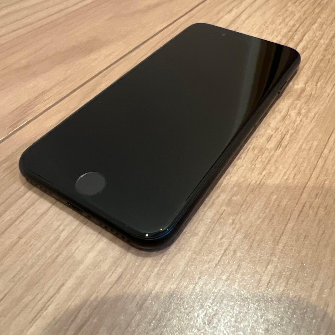 ② Apple iPhone SE (第2世代) ブラック