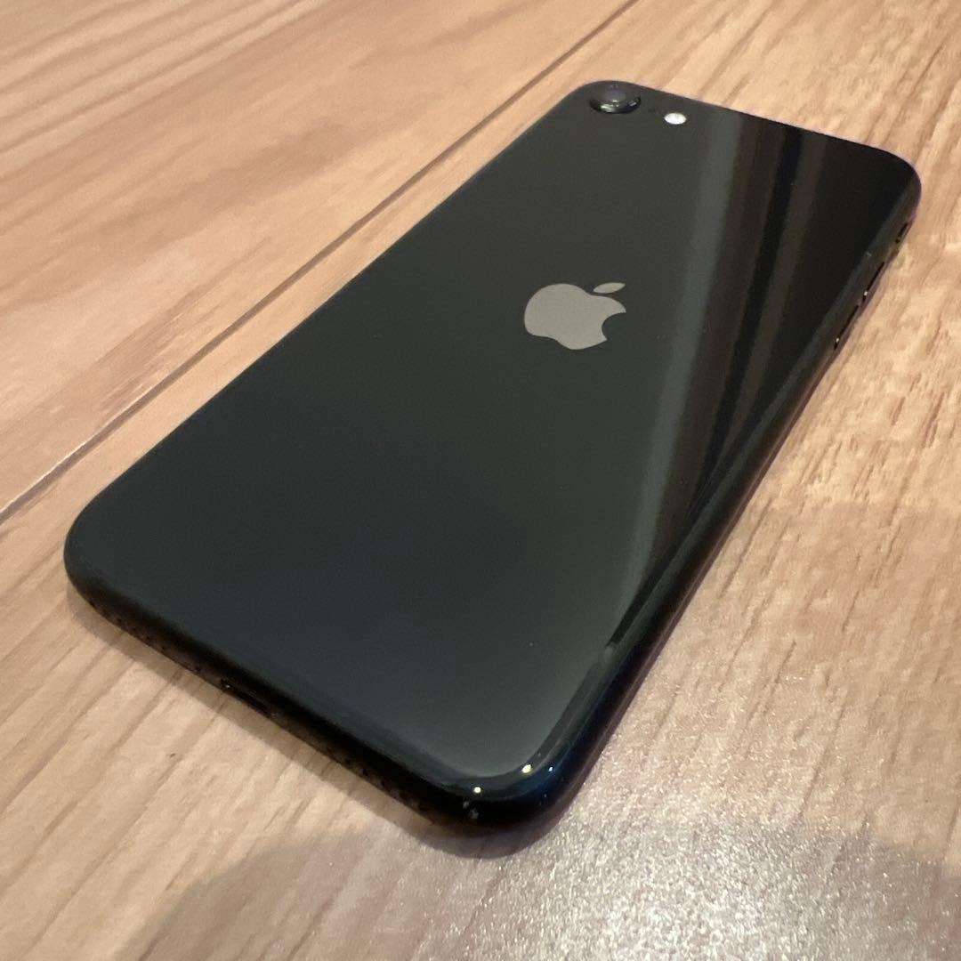 ② Apple iPhone SE (第2世代) ブラック
