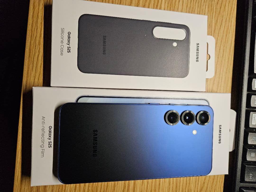 Samsung Galaxy S25 本体 シリコンケース付き　12+128gb