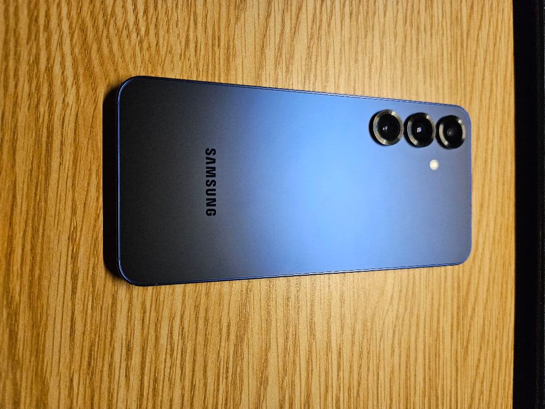 Samsung Galaxy S25 本体 シリコンケース付き　12+128gb