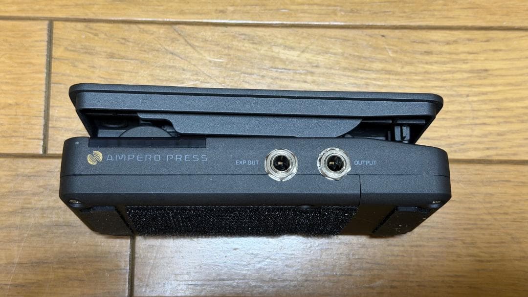 AMPERO PRESS EXPペダル・ステレオフラットパッチケーブル付き