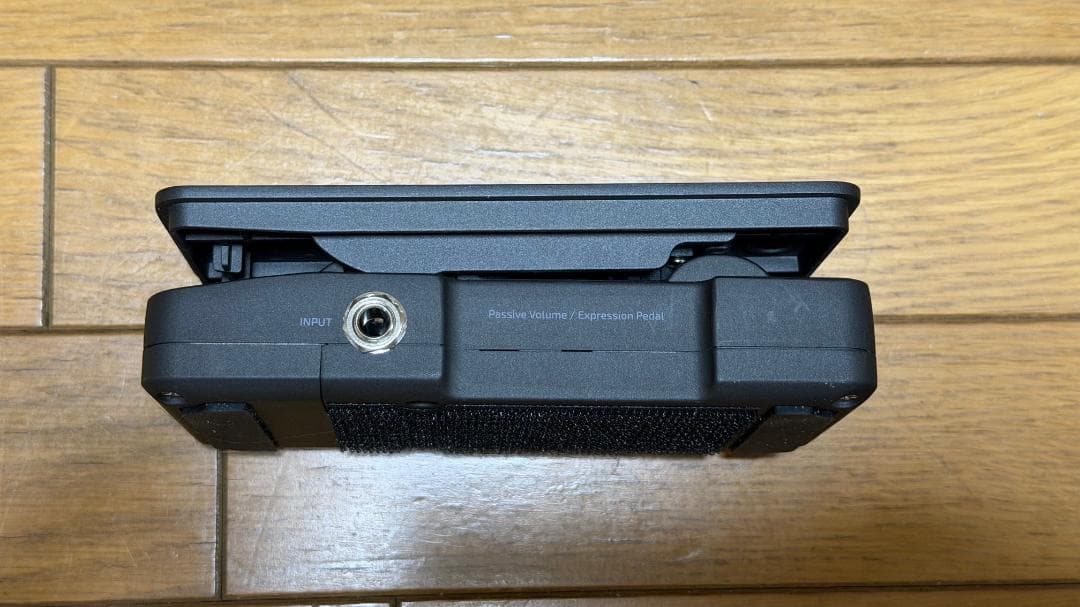 AMPERO PRESS EXPペダル・ステレオフラットパッチケーブル付き