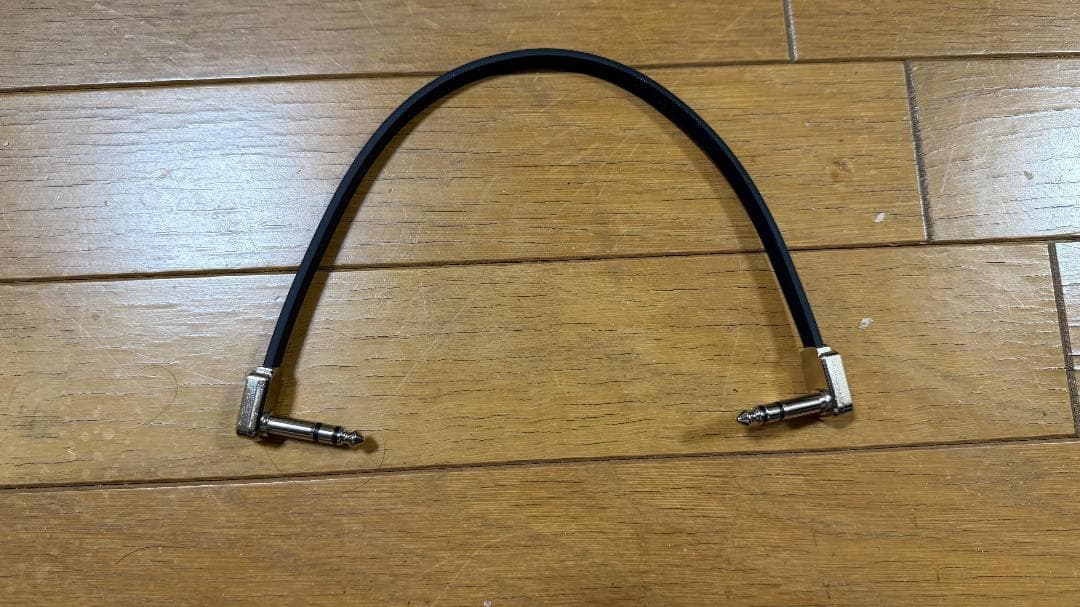 AMPERO PRESS EXPペダル・ステレオフラットパッチケーブル付き