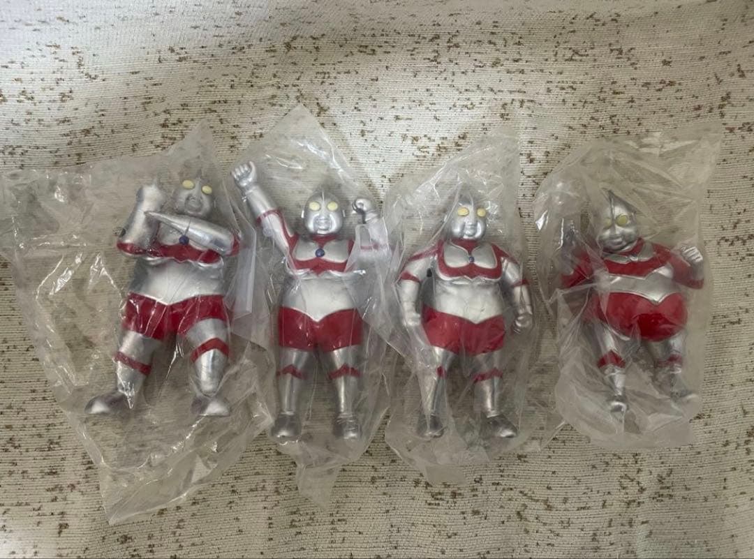 デブトラマン 4体コンプリート2セット8点です