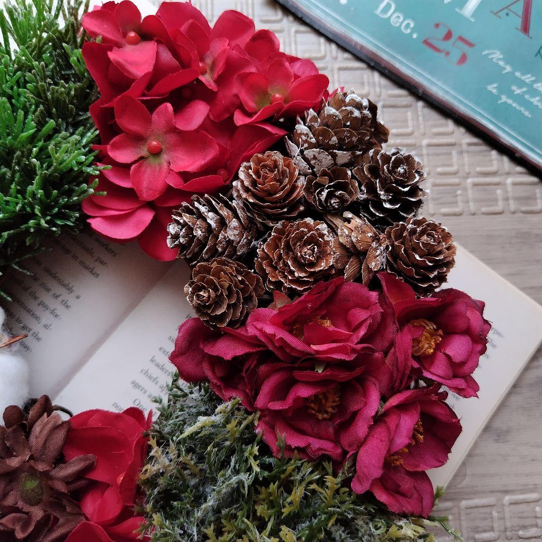 アネモネと木の実のクリスマスリース/クリスマスカラーのドーナツリース