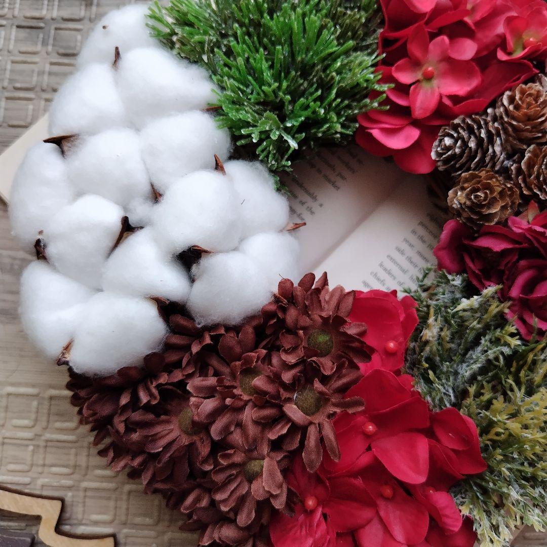 アネモネと木の実のクリスマスリース/クリスマスカラーのドーナツリース