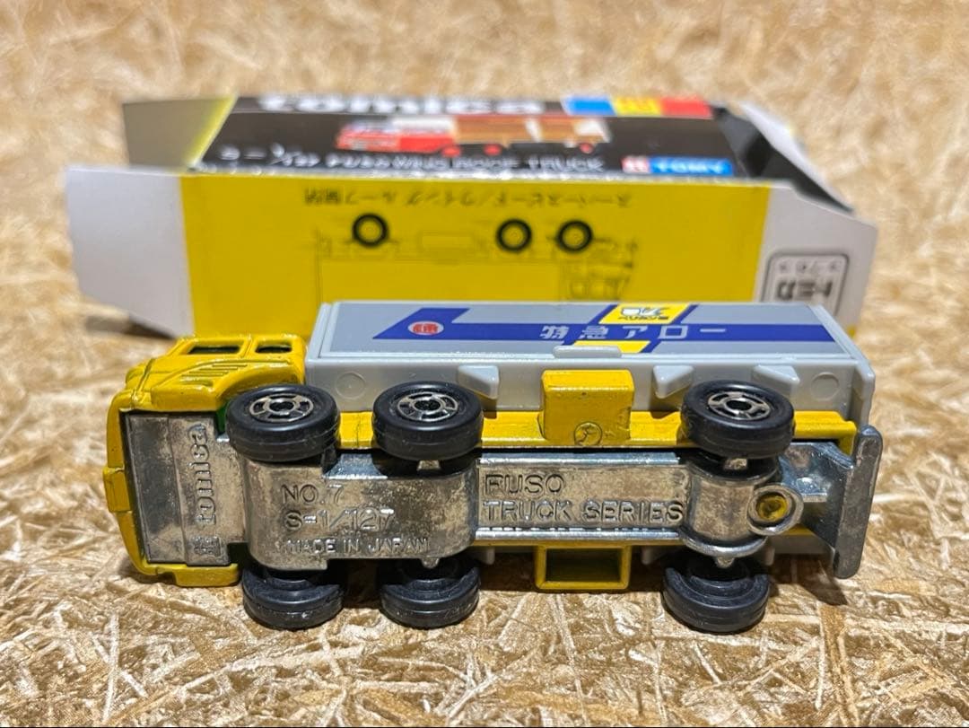 トミカ 日本製 黒箱 76 ふそう ウイングルーフ トラック 特急アロー