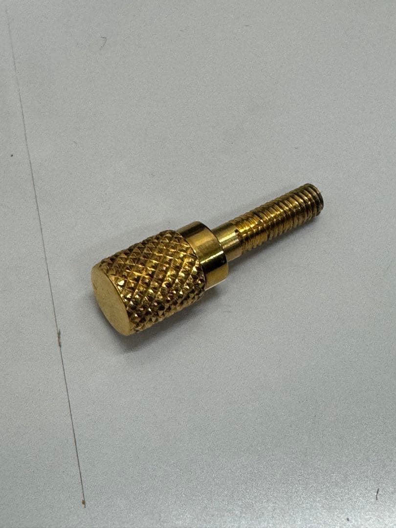 花岡ネジ　アルトサックス用 スモールモデル 　吹奏感重視。変化や抵抗感は少ない。