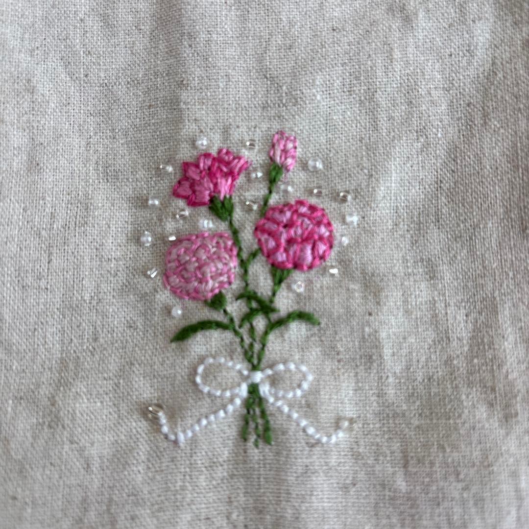 カーネーション花束　刺繍入　巾着ポーチ　ハンドメイド