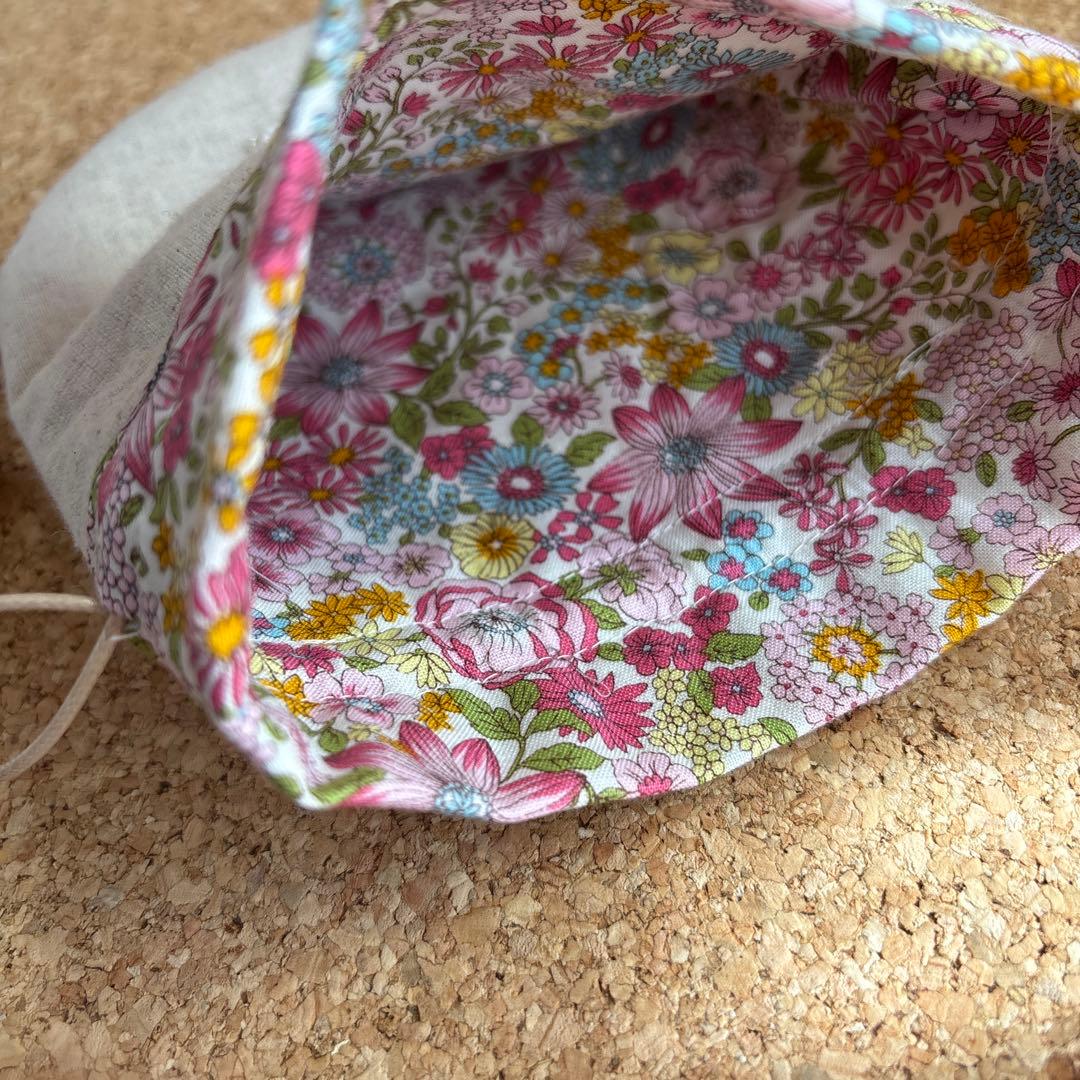 カーネーション花束　刺繍入　巾着ポーチ　ハンドメイド