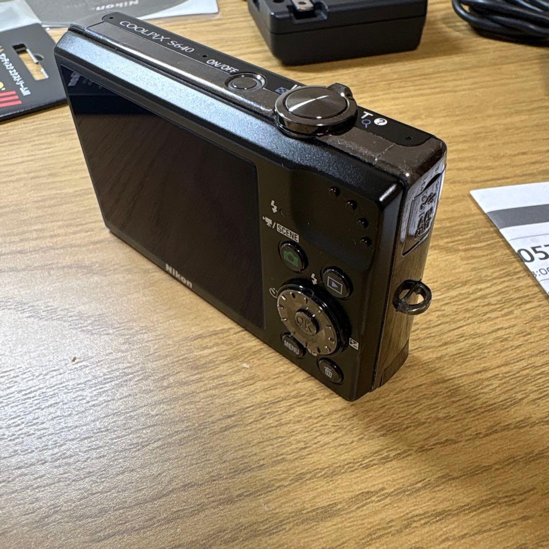 COOLPIX S640 Nikon 美品 完動品 SDカード2GB付き　ニコン
