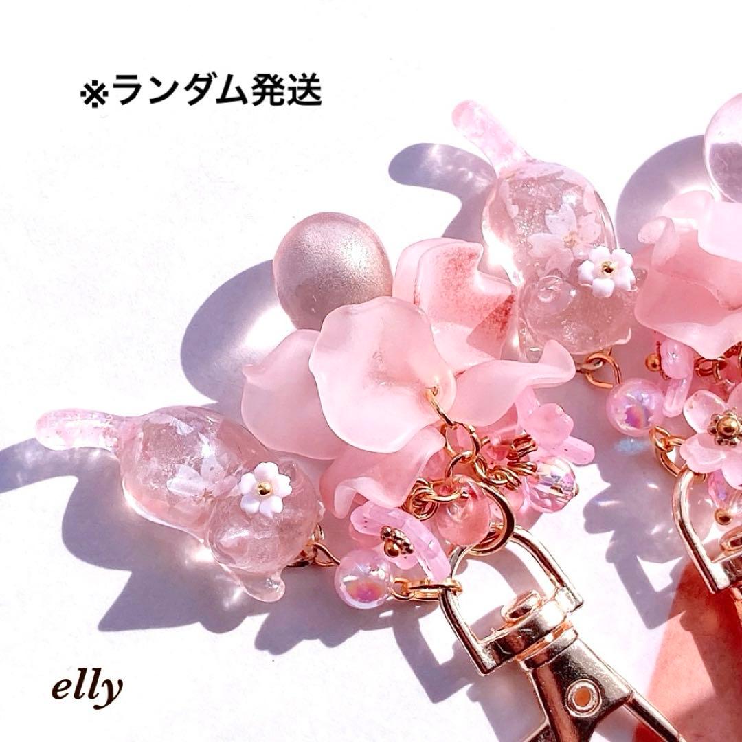 【ゆきゆっきー❄様】1694.天然石　雪の結晶　とびつき猫　レジン　チャーム