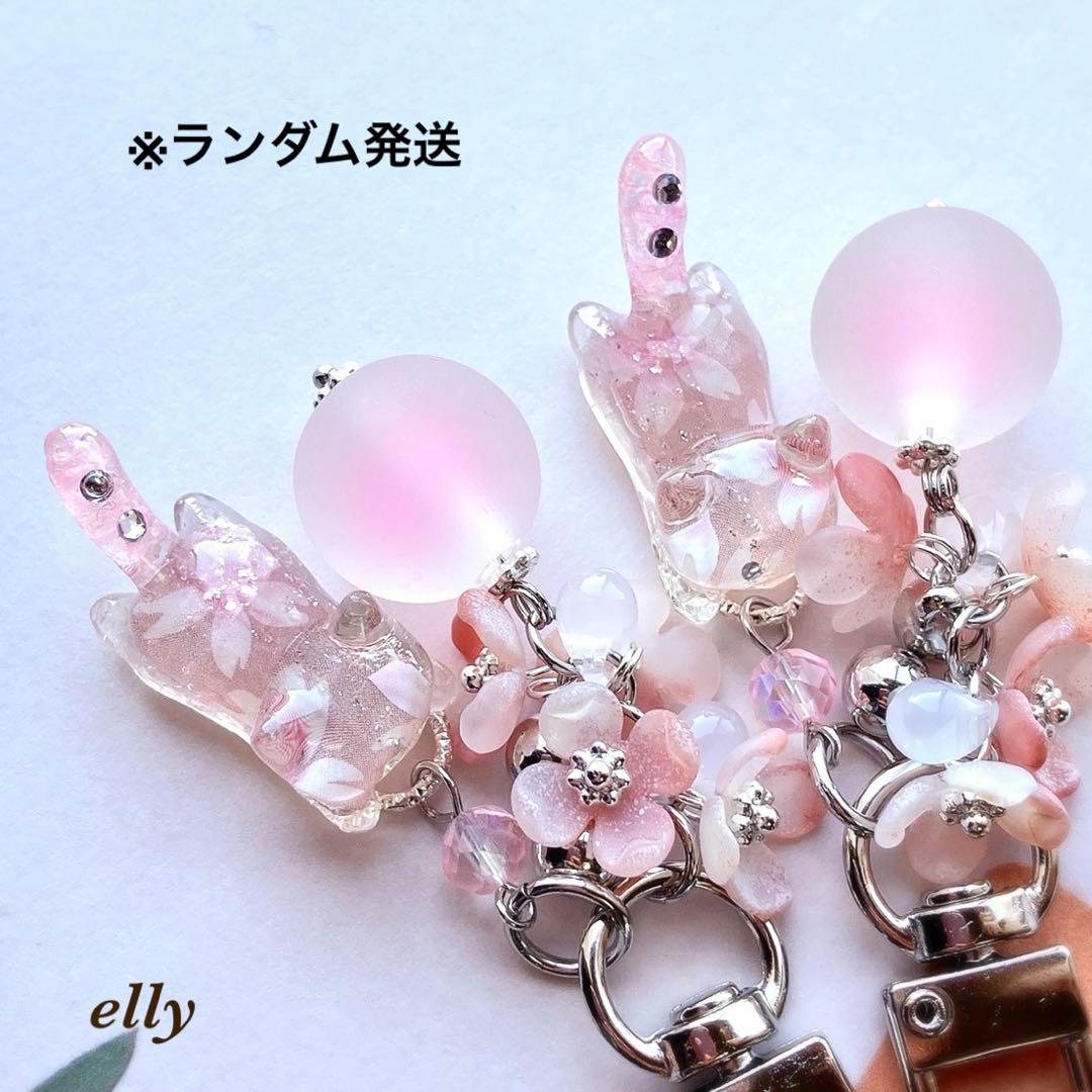 【ゆきゆっきー❄様】1694.天然石　雪の結晶　とびつき猫　レジン　チャーム