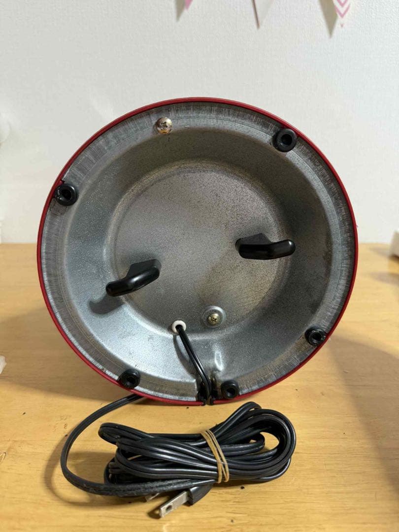 who 赤いコーン型扇風機