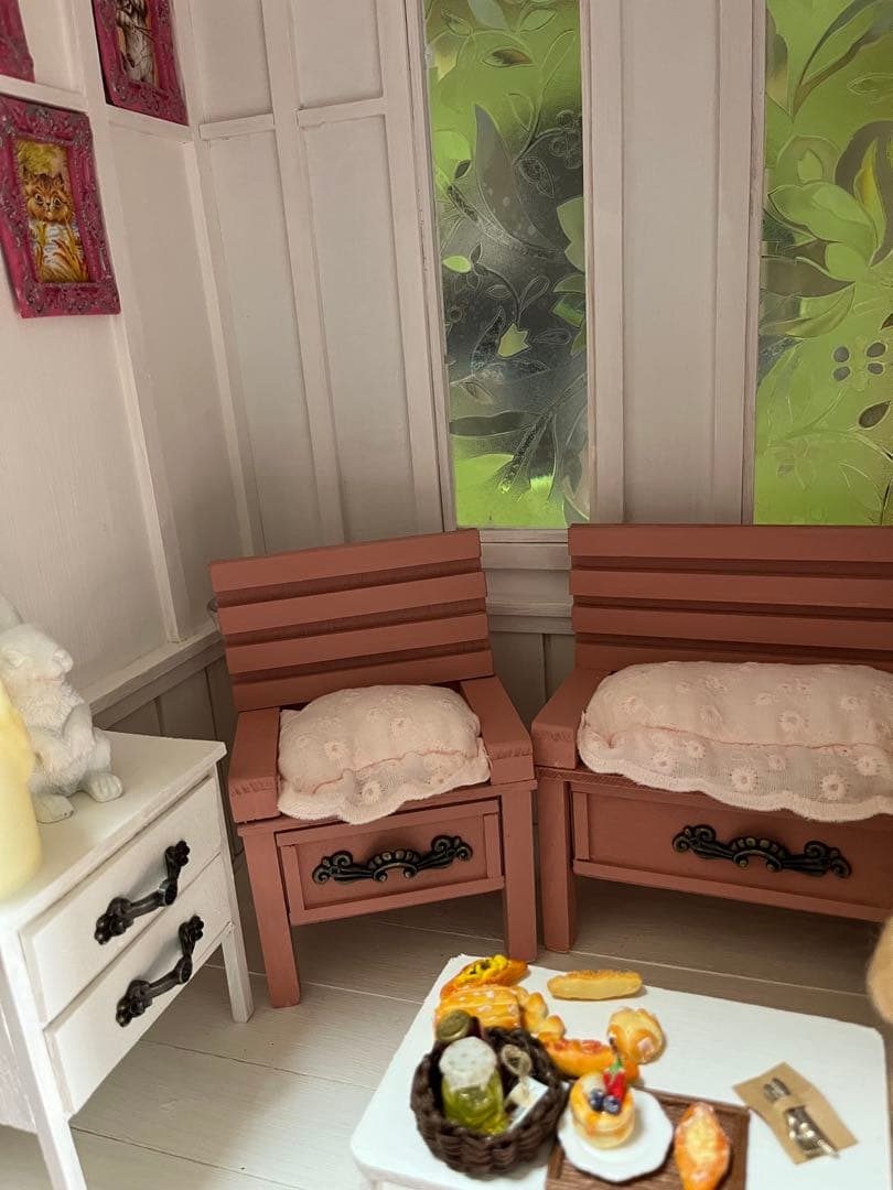 木製　ドールハウス　友達も呼べちゃう　背景にも　ゆずり　ベッド付き