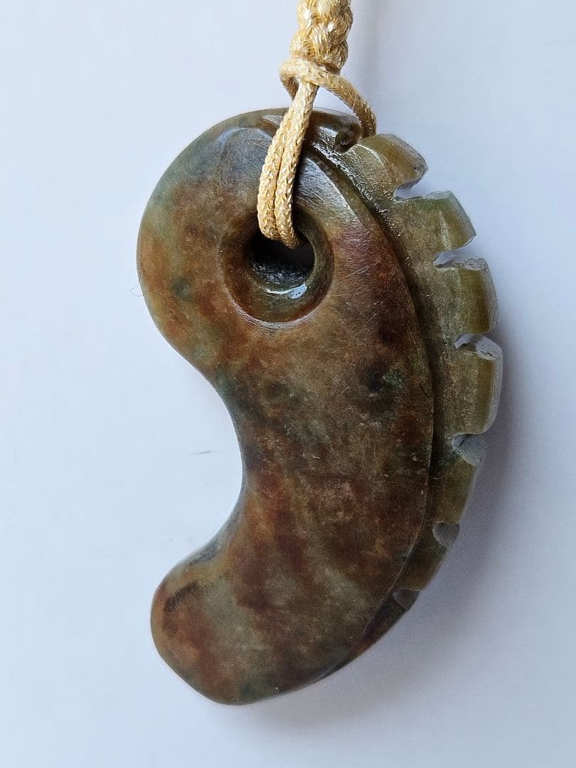 獣形　翡翠勾玉