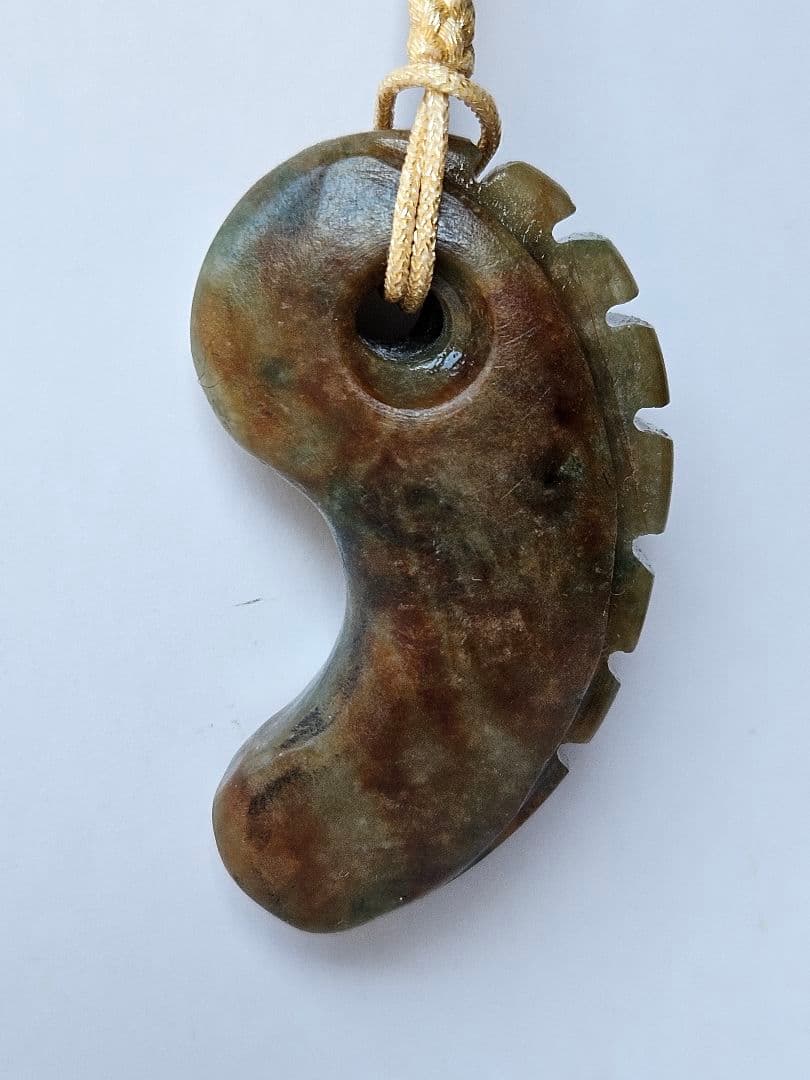 獣形　翡翠勾玉