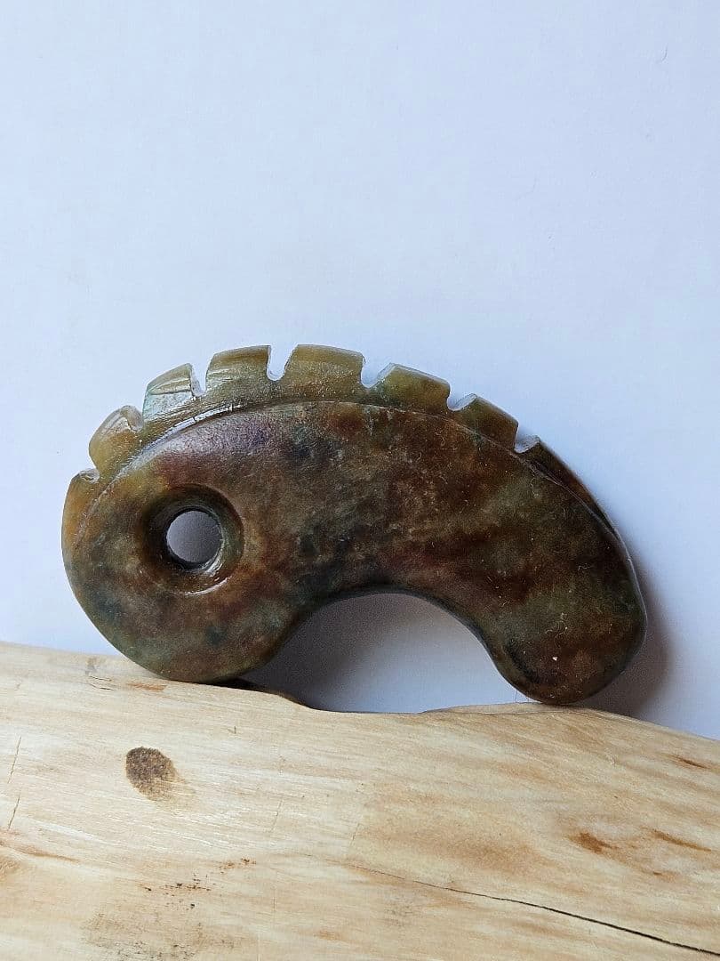 獣形　翡翠勾玉