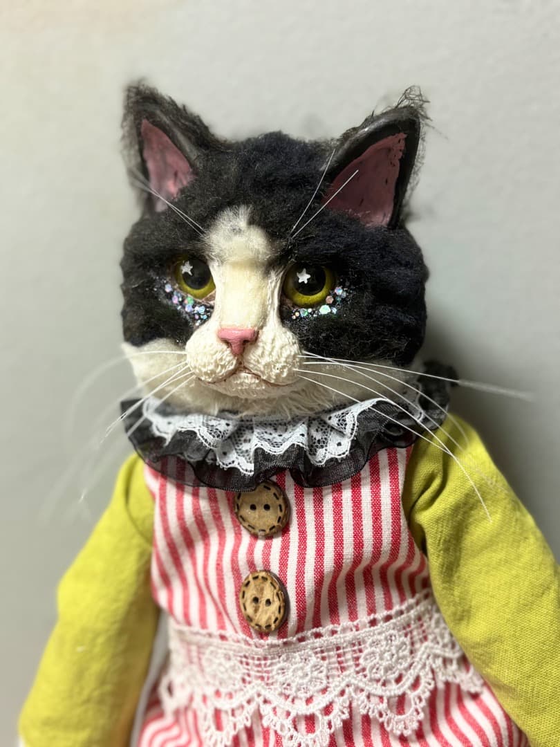 A サーカス猫　黒白猫のアートドール【ハンドメイド】猫　ぬいぐるみ　羊毛フェルト