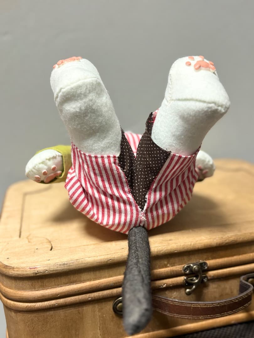 A サーカス猫　黒白猫のアートドール【ハンドメイド】猫　ぬいぐるみ　羊毛フェルト