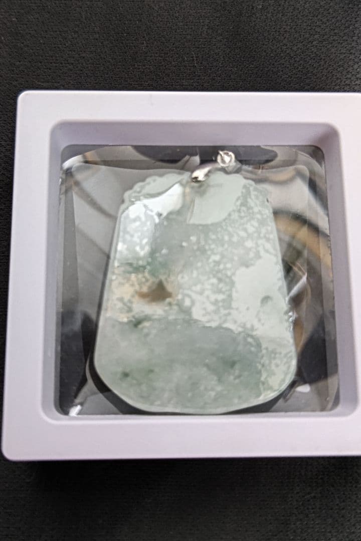 天然ジェダイト（翡翠）ドラゴンペンダント