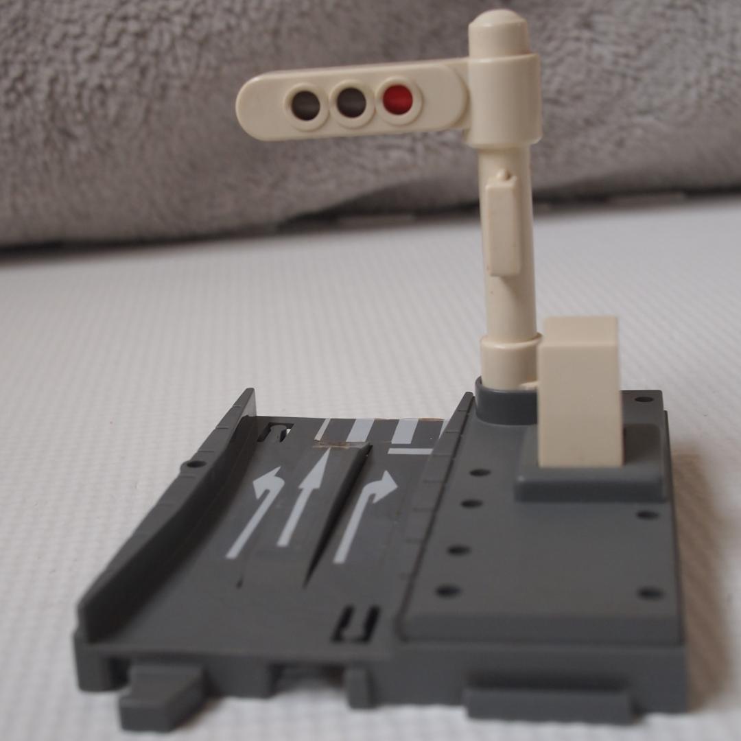 トミカプラロード B/Oモータートミカ自動踏切 D-11 三菱パジェロ 信号機