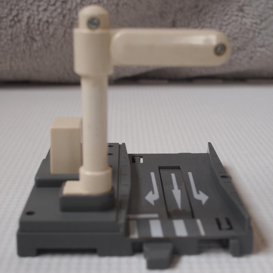 トミカプラロード B/Oモータートミカ自動踏切 D-11 三菱パジェロ 信号機