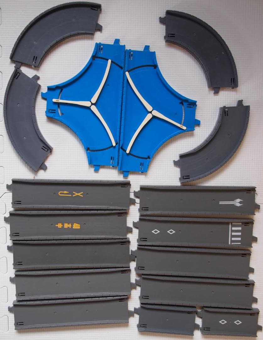 トミカプラロード B/Oモータートミカ自動踏切 D-11 三菱パジェロ 信号機