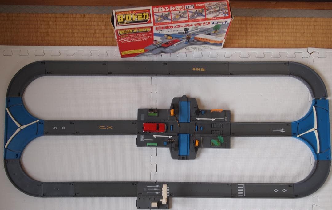 トミカプラロード B/Oモータートミカ自動踏切 D-11 三菱パジェロ 信号機