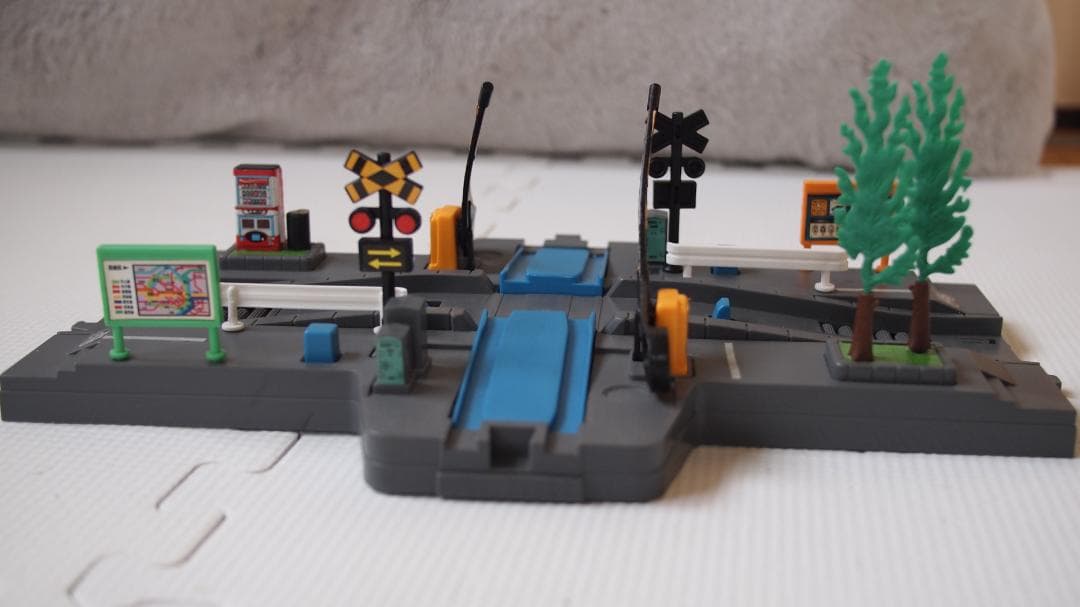 トミカプラロード B/Oモータートミカ自動踏切 D-11 三菱パジェロ 信号機