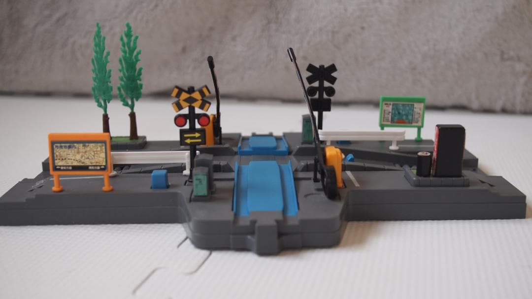 トミカプラロード B/Oモータートミカ自動踏切 D-11 三菱パジェロ 信号機