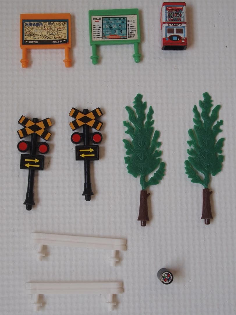 トミカプラロード B/Oモータートミカ自動踏切 D-11 三菱パジェロ 信号機