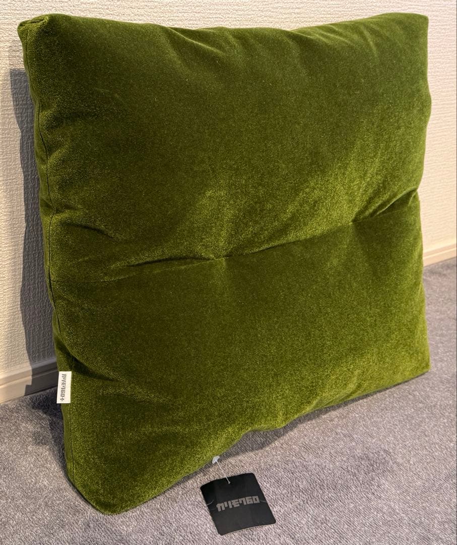 【週末値引き】正規品　カリモク60 ロビークッション モケットグリーン