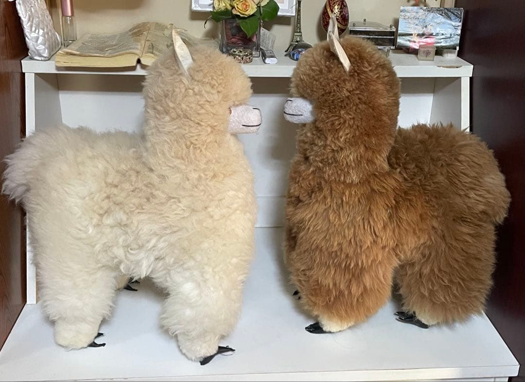 アルパカのぬいぐるみ 2体セット。 アルパカ立ち手作りペルーアルパカ。白・茶色