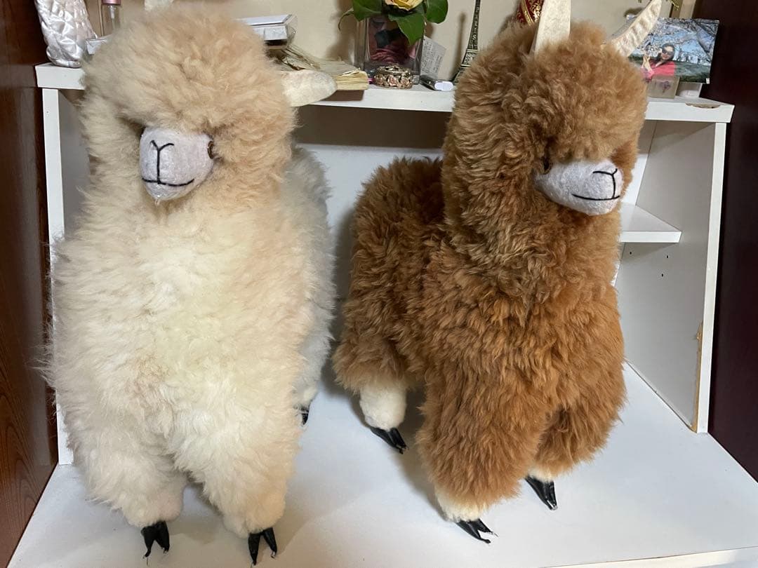 アルパカのぬいぐるみ 2体セット。 アルパカ立ち手作りペルーアルパカ。白・茶色