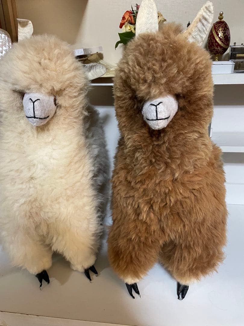 アルパカのぬいぐるみ 2体セット。 アルパカ立ち手作りペルーアルパカ。白・茶色