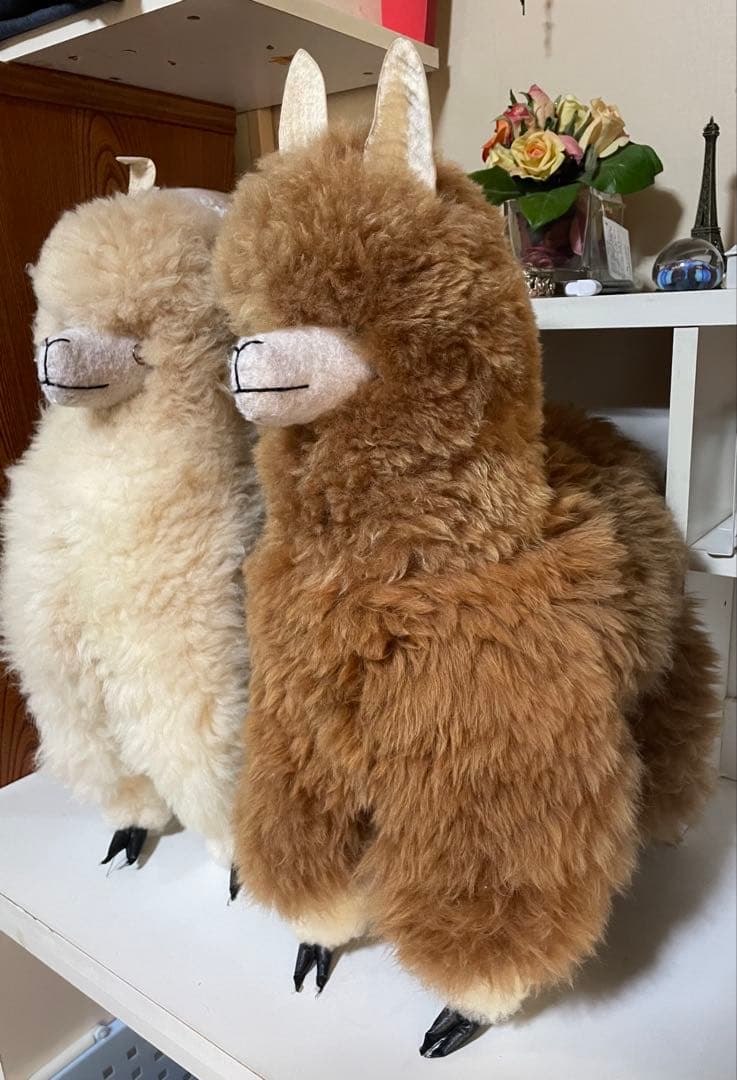 アルパカのぬいぐるみ 2体セット。 アルパカ立ち手作りペルーアルパカ。白・茶色