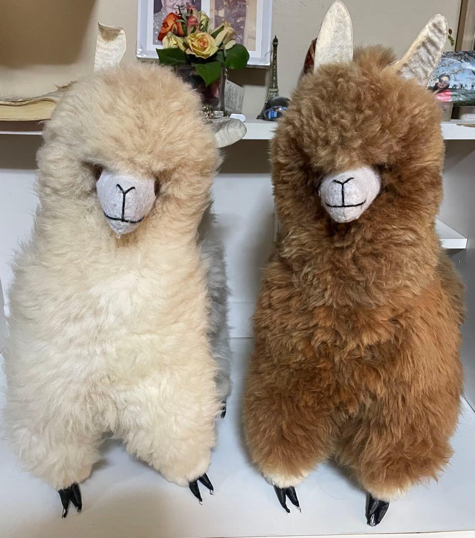 アルパカのぬいぐるみ 2体セット。 アルパカ立ち手作りペルーアルパカ。白・茶色