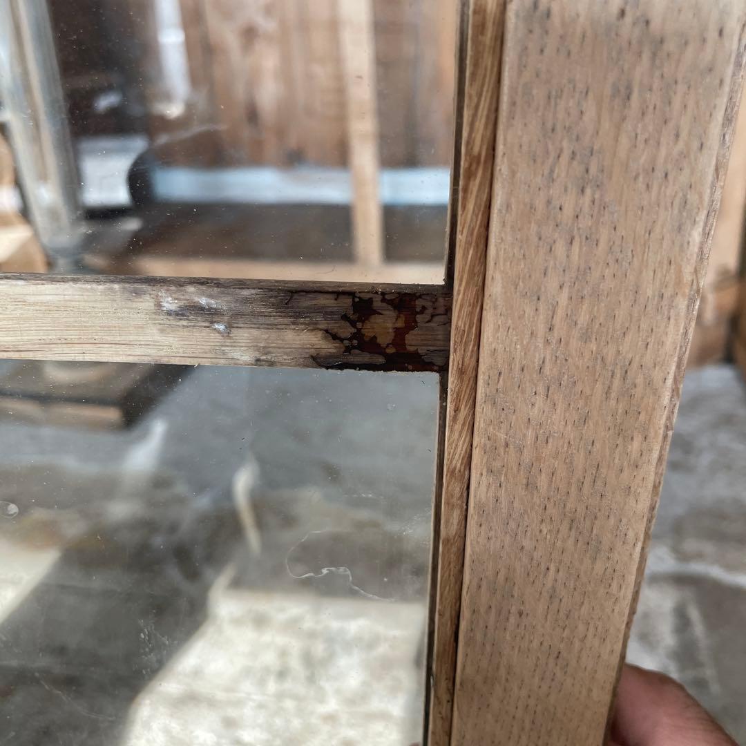 ビンテージ ウォールガラスキャビネット 剥離