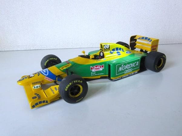 特価 MINICHAMPS (1/18) ベネトン B193B M.シューマッハ