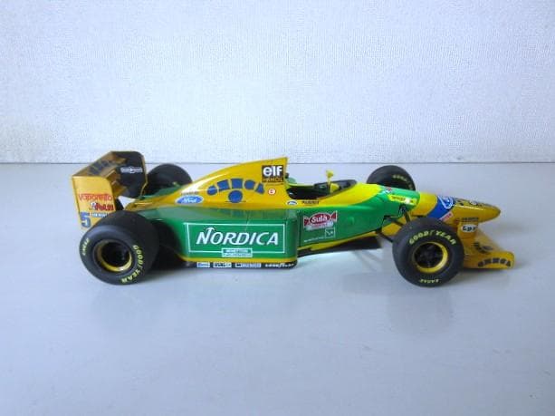 特価 MINICHAMPS (1/18) ベネトン B193B M.シューマッハ