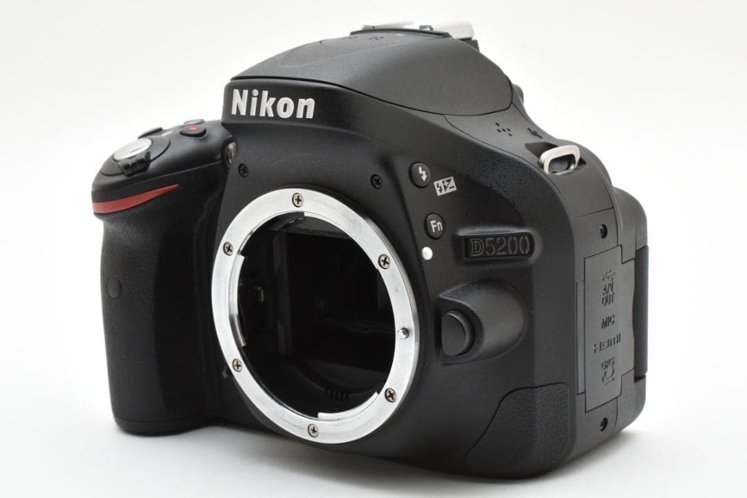 超美品 NIKON D5200 デジタル ショット枚数　11492枚 M707