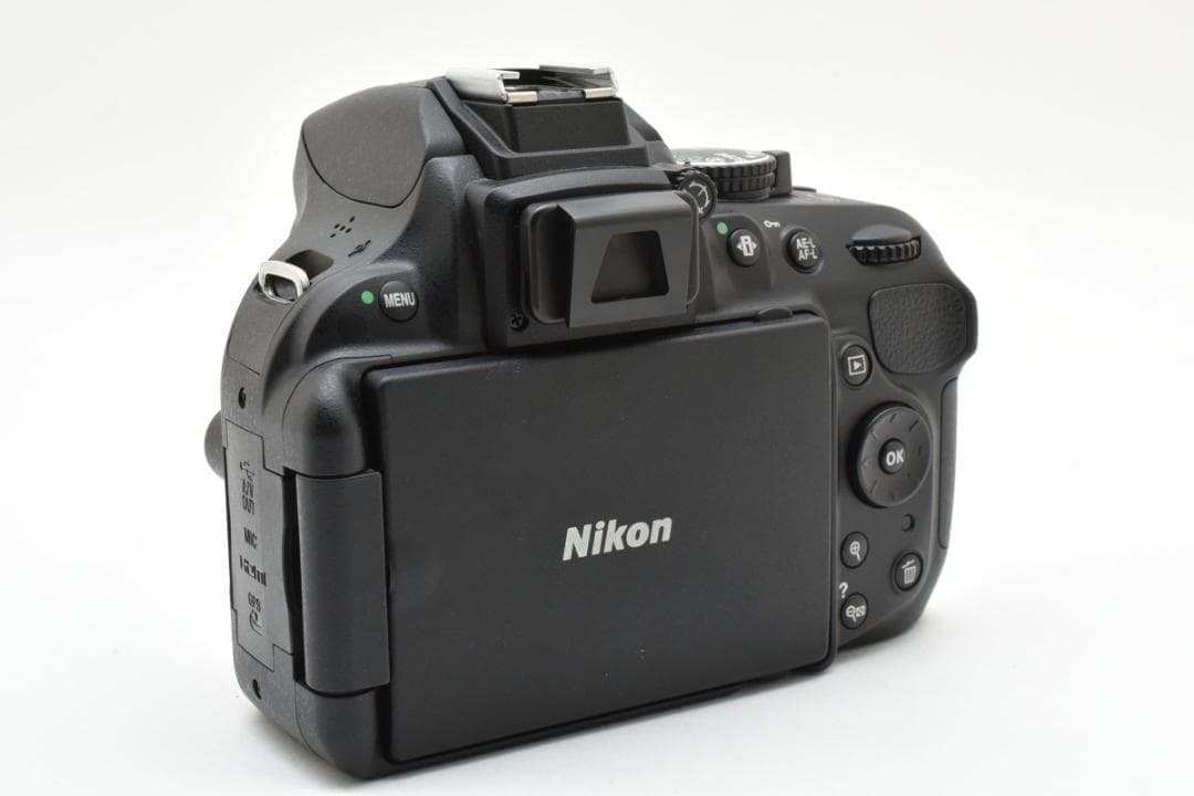 超美品 NIKON D5200 デジタル ショット枚数　11492枚 M707