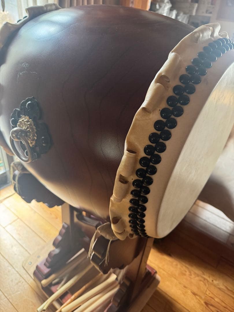 【和太鼓】美！1尺4寸長胴宮太鼓(鼓面径42ｃｍ）本赤欅材■奉納用台付き☆値下げ