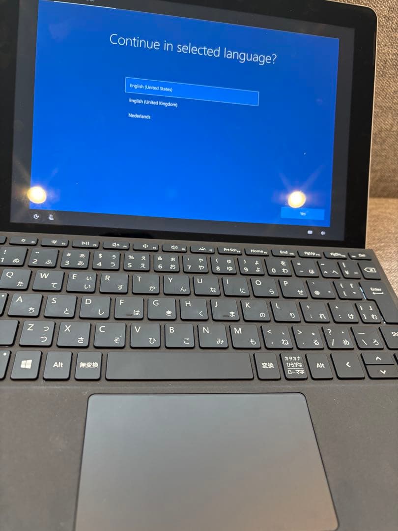 Microsoft Surface Go 本体、電源アダプター、キーボード
