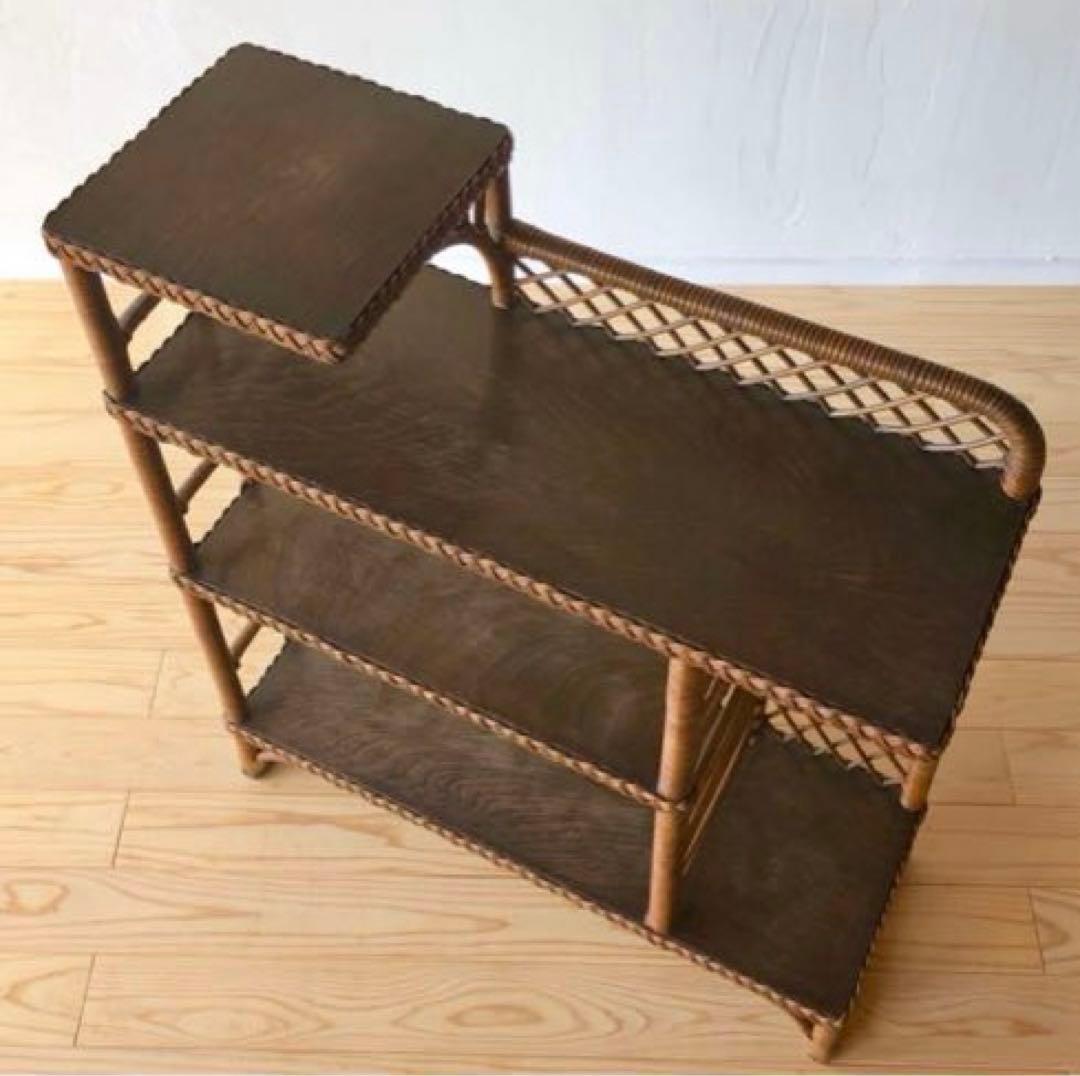 ラタンと木のアンティークシェルフ　飾り棚