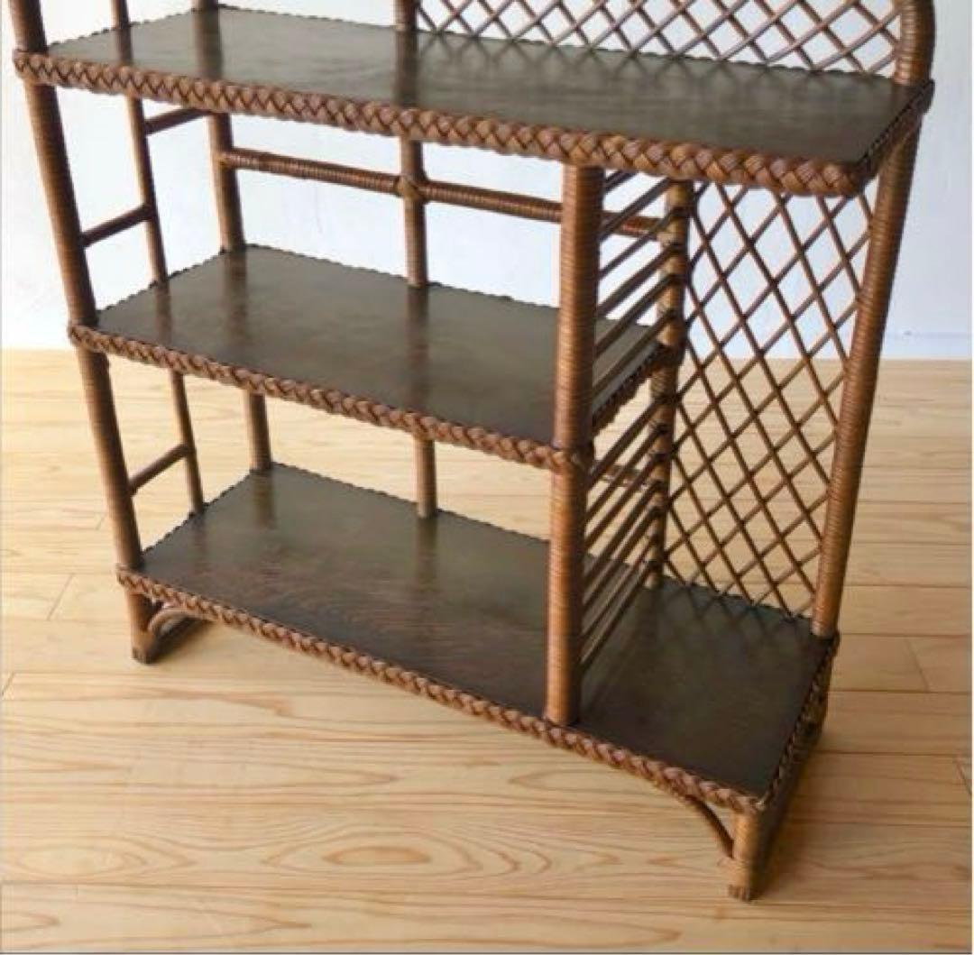 ラタンと木のアンティークシェルフ　飾り棚