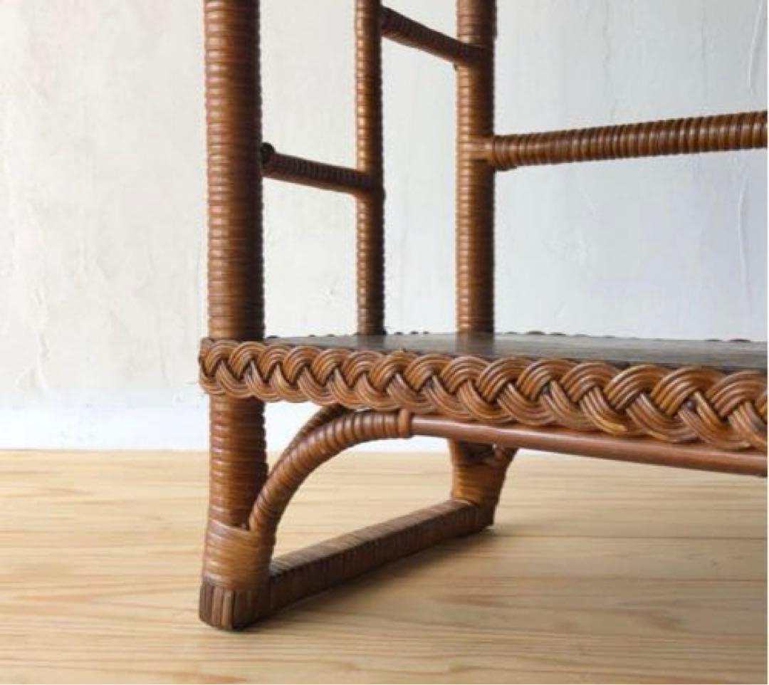 ラタンと木のアンティークシェルフ　飾り棚