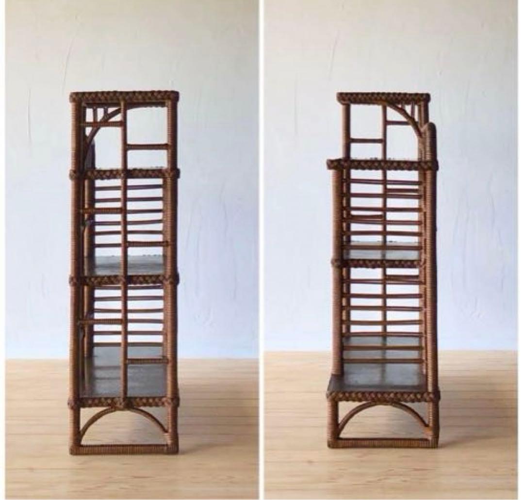 ラタンと木のアンティークシェルフ　飾り棚